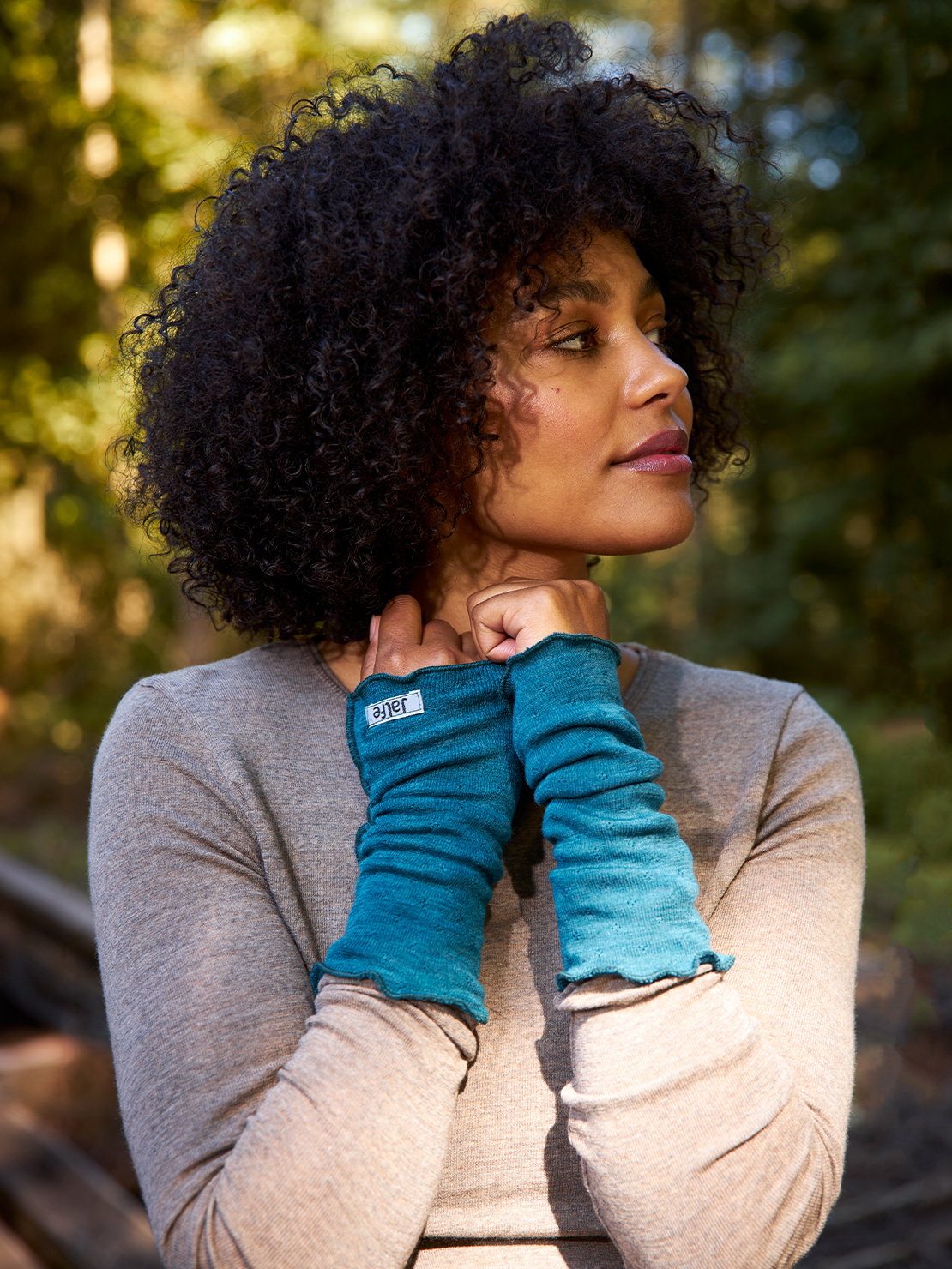 Lai wrist warmers eyelet